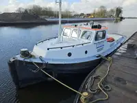 PUSH AND TOW BOAT